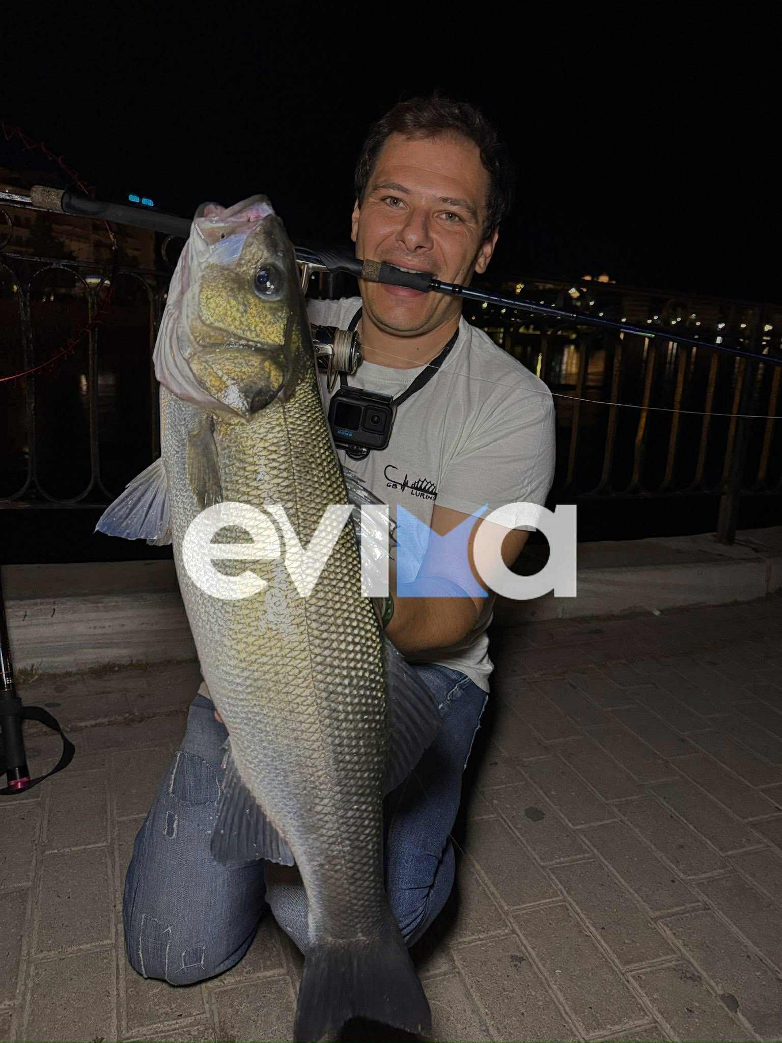 Ο ψαράς με το τεράστιο λαβράκι