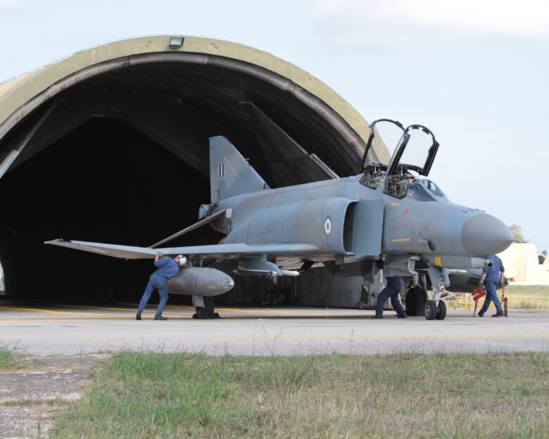 Phantom F-4: Ο θρύλος της ΠΑ ετοιμάζεται για νέες αποστολές