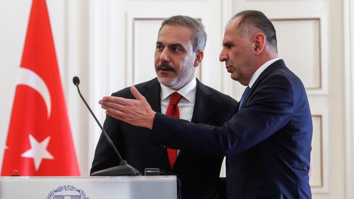 Ο Χακάν Φιντάν και ο Γιώργος Γεραπετρίτης