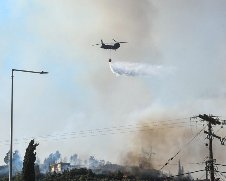 Φωτιές στην Ελλάδα: Πρέβεζα και Αχαΐα τα πιο δύσκολα μέτωπα – Χίος και Ζάκυνθος συνεχίζουν να καίνε