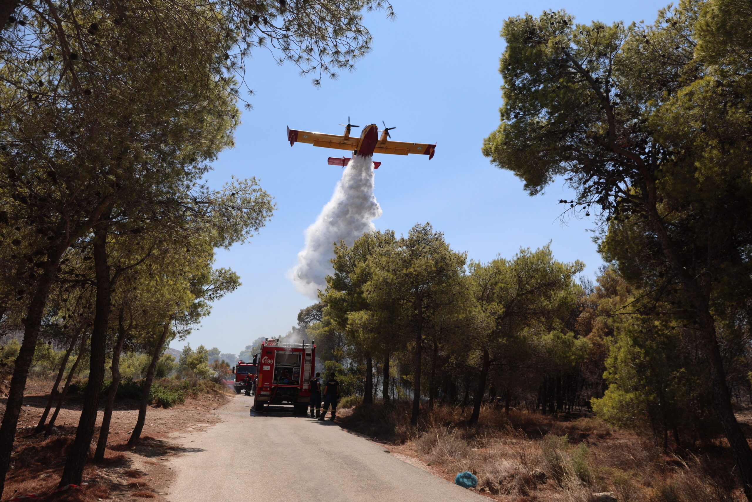 Μάχη με τις φλόγες στην Κερατέα