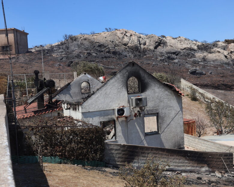 Φωτιά στην Κερατέα: 40.000 στρέμματα γης έγιναν στάχτη – Άνοιξε πλατφόρμα για αιτήσεις φιλοξενίας των πυρόπληκτων