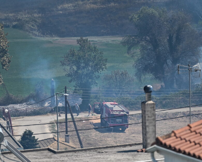 Φωτιά στην Πρέβεζα: Χωριά χωρίς νερό και ρεύμα  – Αισιοδοξία για τον πλήρη έλεγχο της φωτιάς στην Φιλιππιάδα