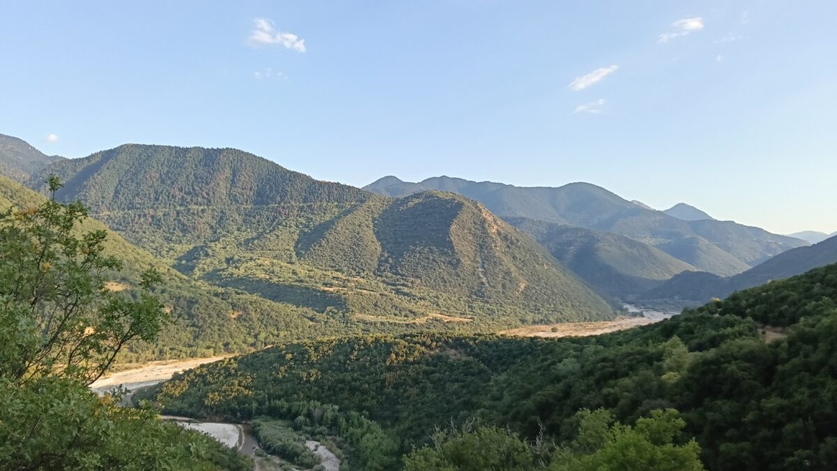 Άποψη των βουνών των Αγράφων