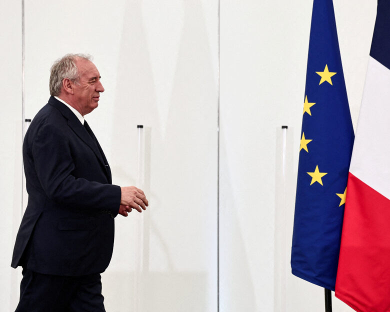 Γαλλία: Στον προθάλαμο της πτώσης η κυβέρνηση και στο βάθος ΔΝΤ