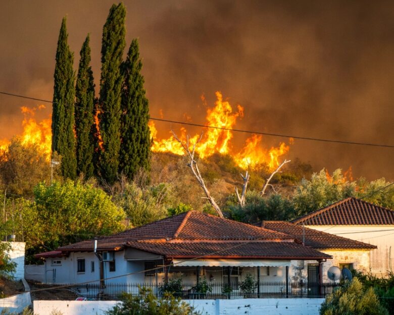 Ακραίος κίνδυνος για φωτιά την Κυριακή σε Αττική, Βοιωτία και νότια Εύβοια: Δεν υποχωρούν οι ισχυροί άνεμοι