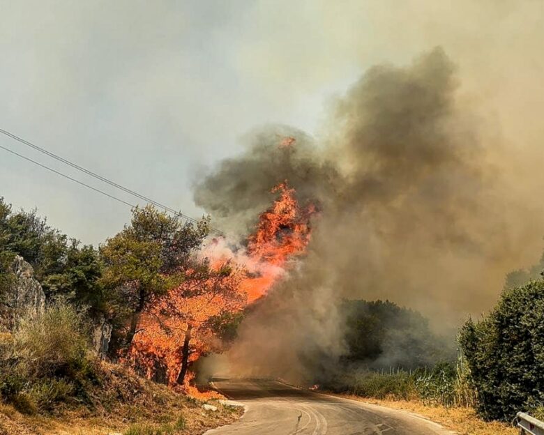 Καιρός: Επιμένουν τα 7 μποφόρ στο Αιγαίο, έως 39 βαθμούς η θερμοκρασία – Πολύ υψηλός κίνδυνος για φωτιά σε 10 περιφέρειες