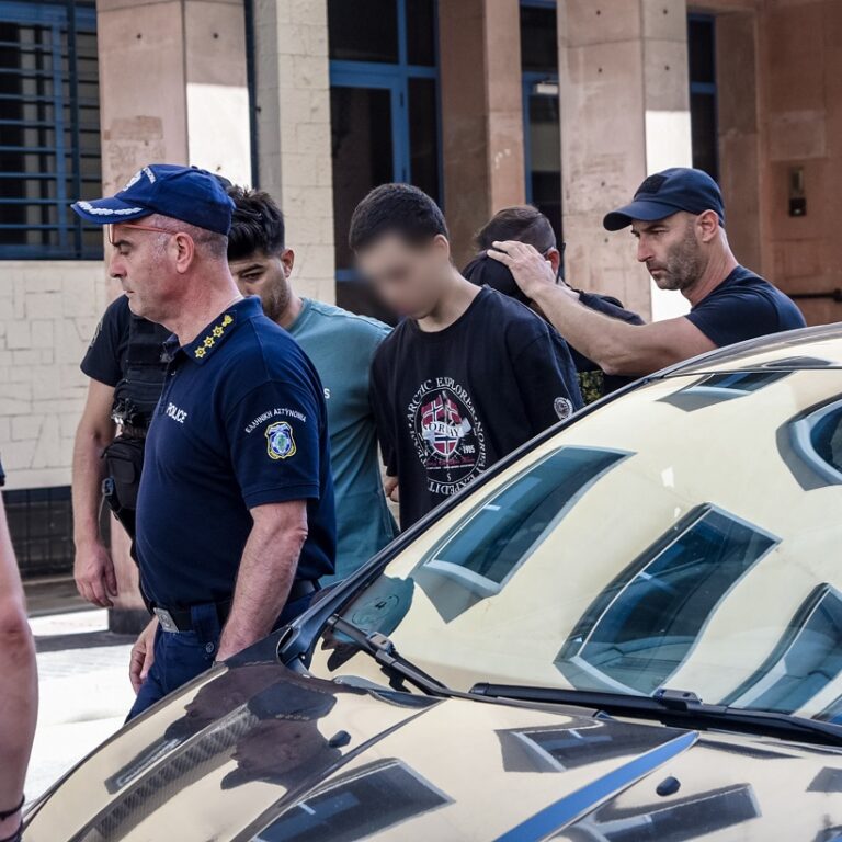 Φωτιά στην Πάτρα: Στον εισαγγελέα οι τρεις συλληφθέντες για εμπρησμό