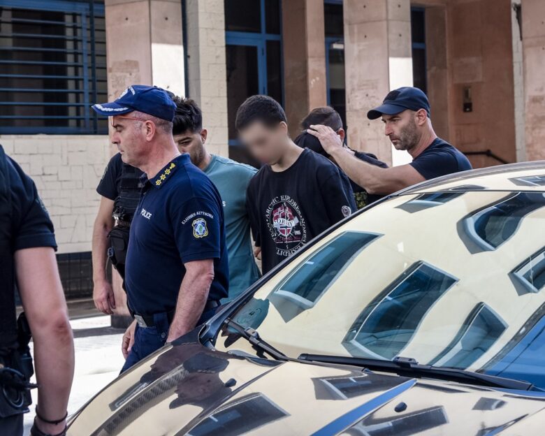 Φωτιά στην Πάτρα: Στον εισαγγελέα οι τρεις συλληφθέντες για εμπρησμό