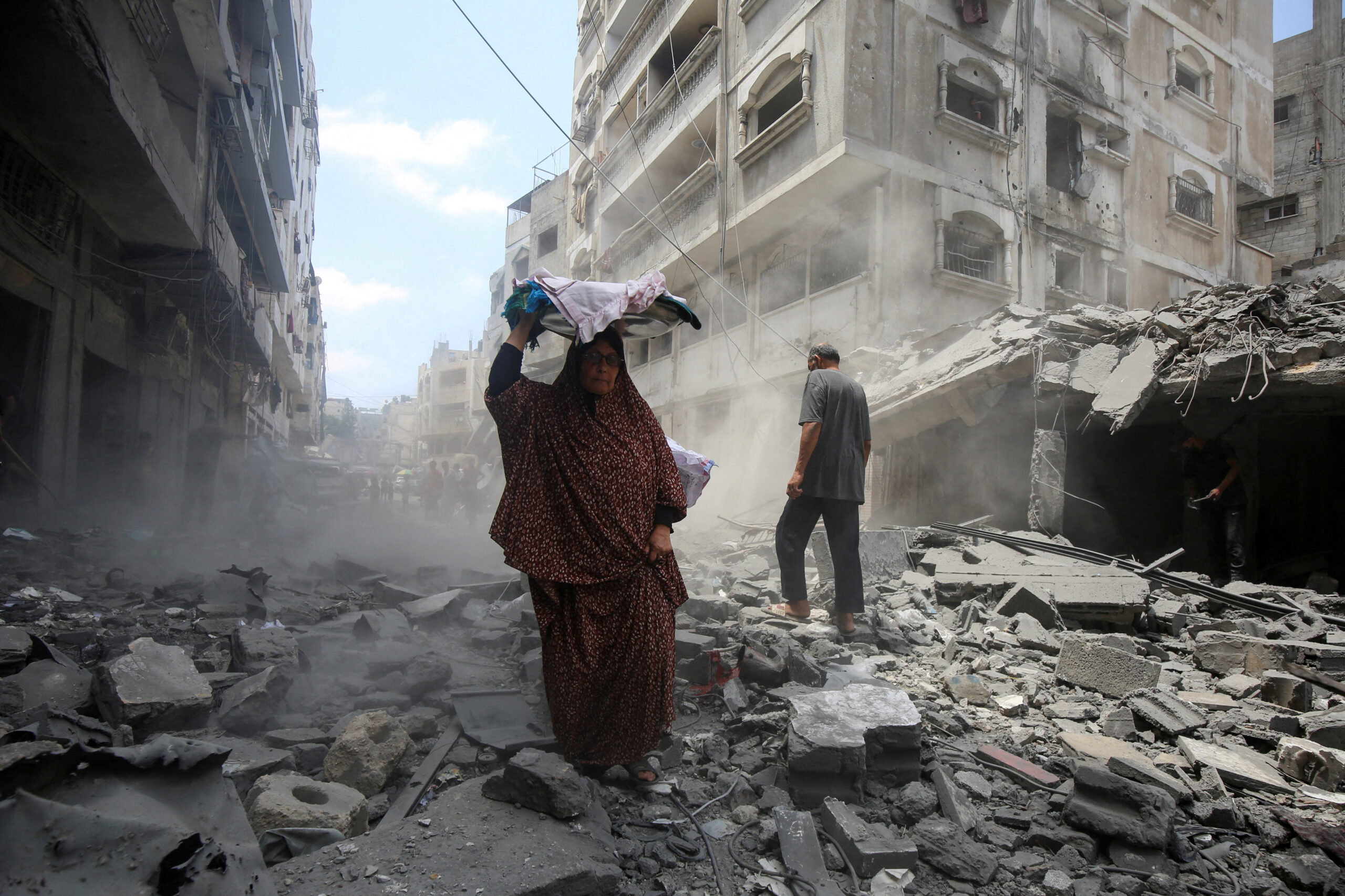 Palestinians inspect the spot where Israeli raid was held in a house in Gaza Reuters / Mahmoud Issa