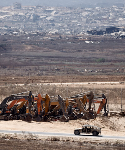 Μπουλντόζες περιμένουν στα σύνορα Γάζας και Ισραήλ