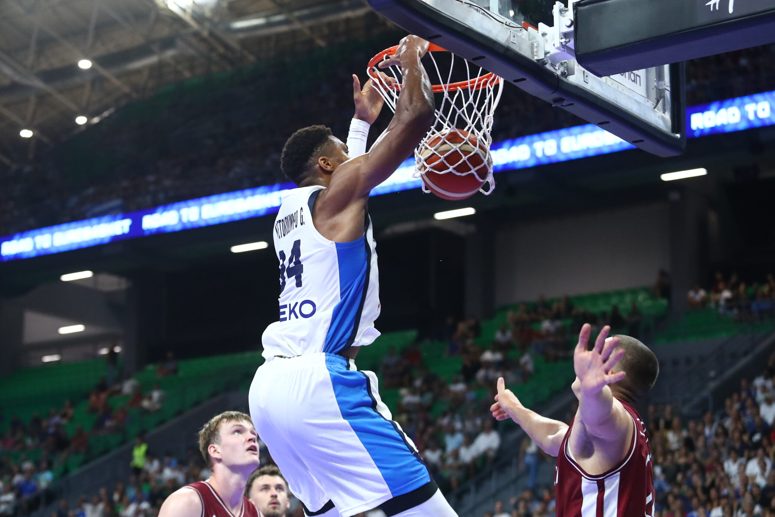 Giannis Antetokounbos against Latvia (Markos Houzouris