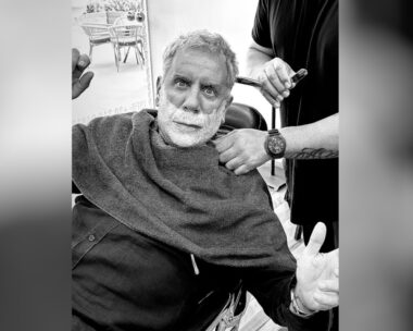 Ο Γιώργος Μαζωνάκης πήγε στο κομμωτήριο μετά το εξιτήριο από το Δρομοκαΐτειο – Η φωτογραφία με τον αφρό στα μούσια του