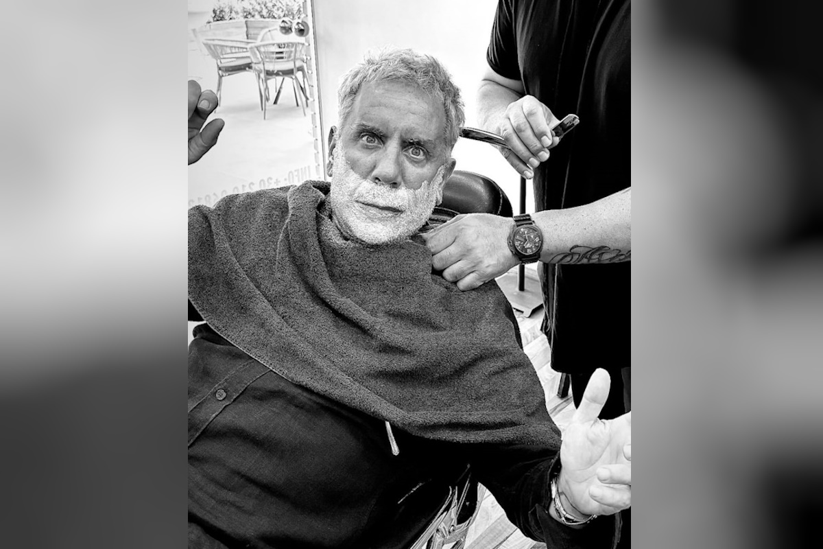 Ο Γιώργος Μαζωνάκης πήγε στο κομμωτήριο μετά το εξιτήριο από το Δρομοκαΐτειο – Η φωτογραφία με τον αφρό στα μούσια του
