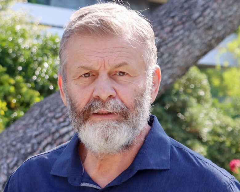 Ο Απόστολος Γκλέτσος για πρώτη φορά στη Μύκονο μετά την αγορά ξενοδοχείου στην Αίγινα