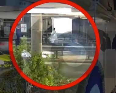 Η γυναίκα με το καροτσάκι στο Παλαιό Φάληρο