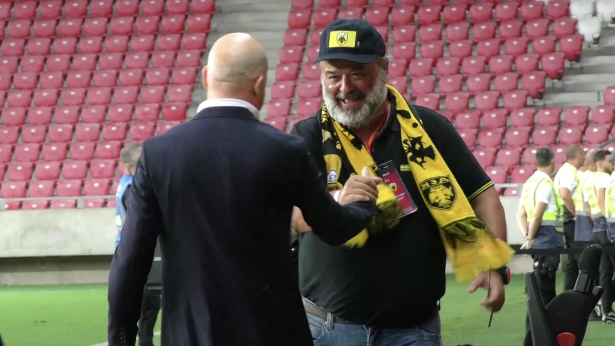 Η θερμή αγκαλιά Μάριου Ηλιόπουλου και Μάρκο Νίκολιτς ξεχωρίζει από την παρακάμερα της πρόκρισης της ΑΕΚ