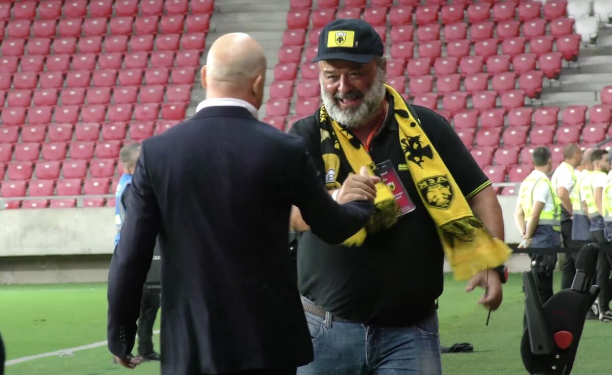 Η θερμή αγκαλιά Μάριου Ηλιόπουλου και Μάρκο Νίκολιτς ξεχωρίζει από την παρακάμερα της πρόκρισης της ΑΕΚ