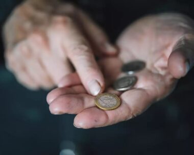 Defocused view to elderly woman counts metal coins, wrinkled female hands close up. Concept of poverty, pension payments, retiree with money. poverty pensioners. old women's hands count coins.