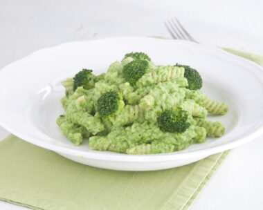 Ζυμαρικά με πέστο μπρόκολου