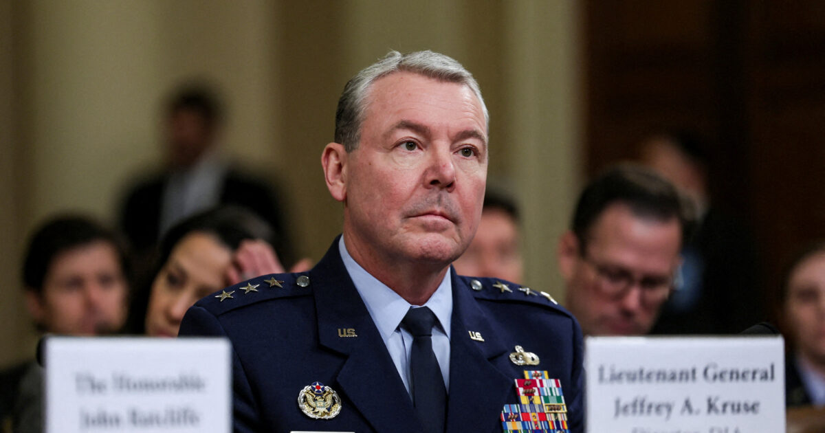 USA: The Pentagon “Crazy” the head of the Military Intelligence Service after a report against Donald Trump