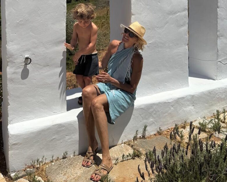 Τζένη Μπαλατσινού και Βασίλης Κικίλιας: Ημέρα γιορτής για το ζευγάρι, τα «χρόνια πολλά» και οι ευχές για τον γιο τους