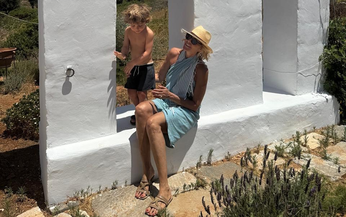 Η Τζένη Μπαλατσινού με τον γιο της