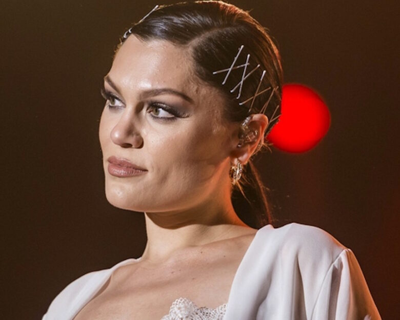 Η Jessie J αποκάλυψε ότι πρέπει να υποβληθεί και σε δεύτερη επέμβαση για τον καρκίνο του μαστού