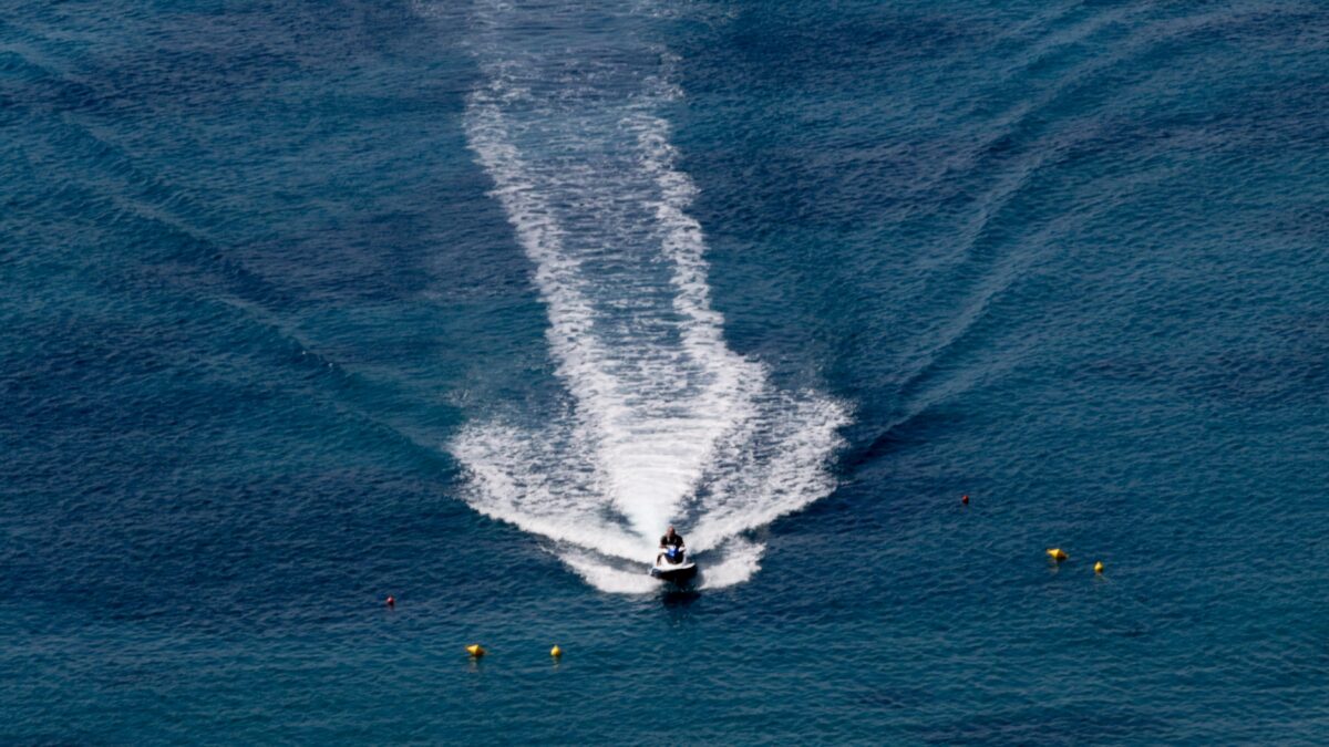 Jet ski