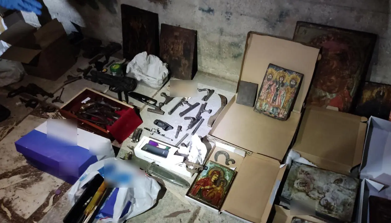 Τα όπλα που βρέθηκαν σε κάδο απορριμμάτων