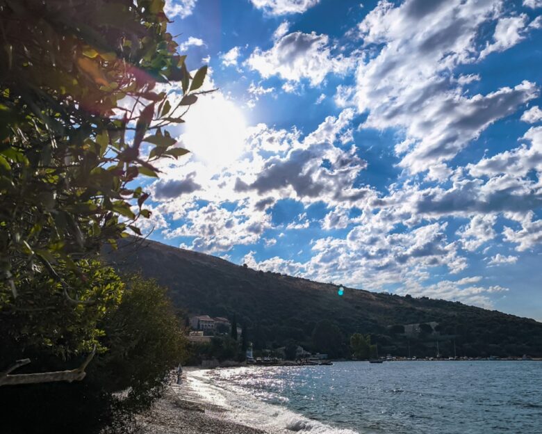 Καιρός: Ζέστη και την Τρίτη – Μποφόρ μέχρι το Σάββατο: Το «κοκτέιλ» που φέρνει «πορτοκαλί» συναγερμό για πυρκαγιές