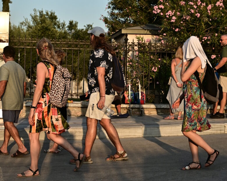 Καιρός σήμερα: Έως τους 41 βαθμούς η θερμοκρασία – Άνεμοι 8 μποφόρ