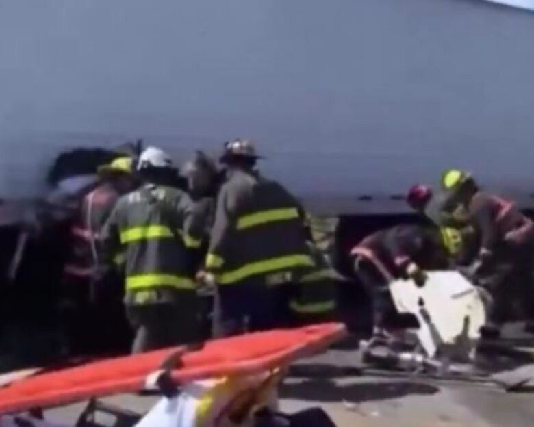 Φλόριντα: Νταλίκα έκανε παράνομα αναστροφή και προκάλεσε πολύνεκρο δυστύχημα – Δείτε βίντεο