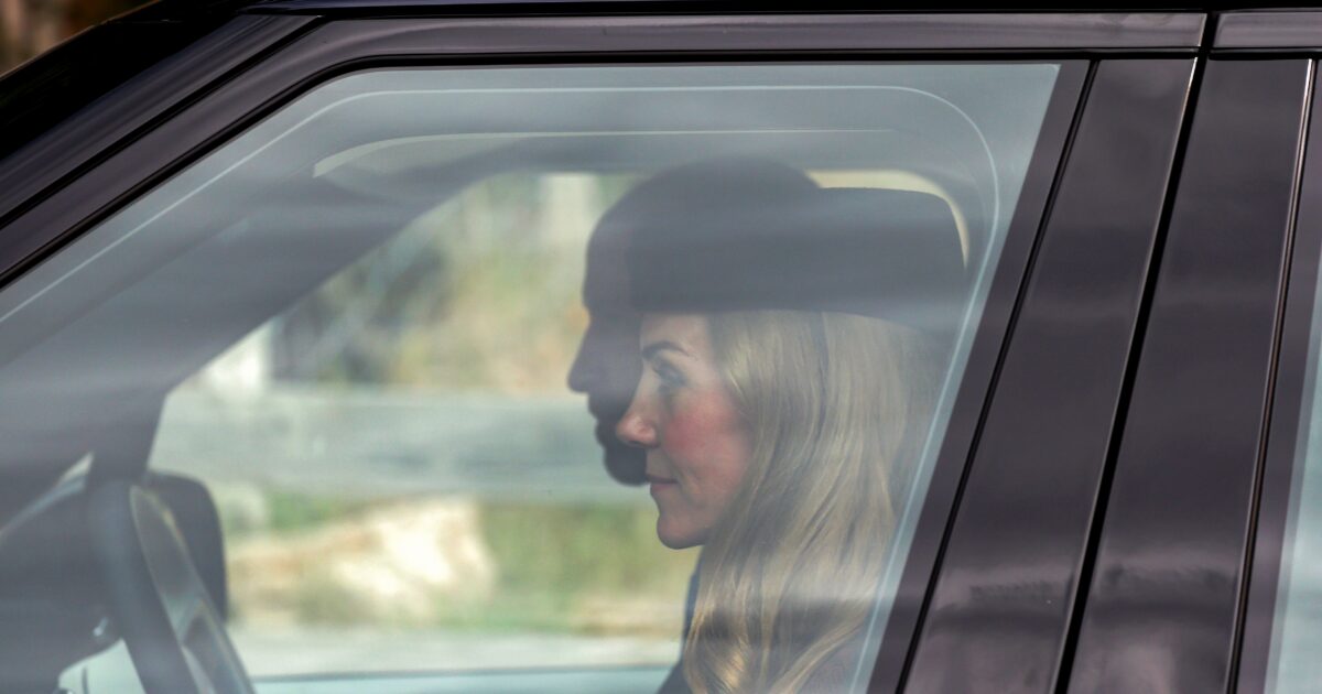 Kate Middleton refreshed and almost blonde in Sunday’s Mode in Balmoral