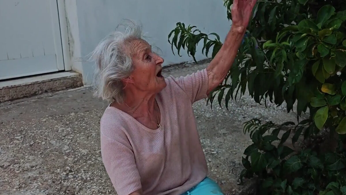 Σε απόγνωση η κυρία Σταματίνα για την καταστροφική φωτιά