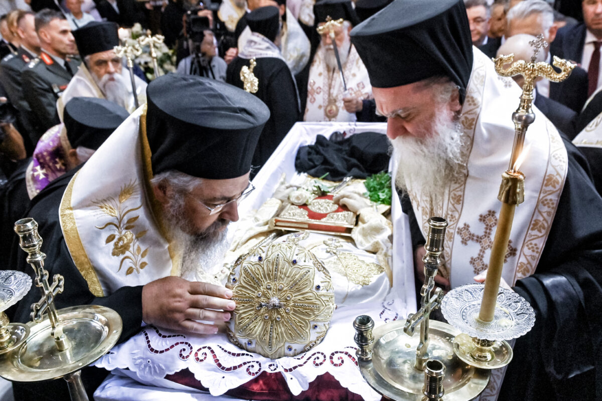 Εξόδιος ακολουθία του Μητροπολίτη Κορίνθου Διονυσίου