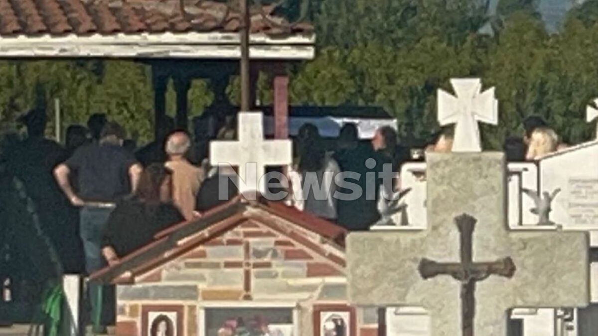 Σε κλίμα οδύνης η κηδεία του 72χρονου που δολοφονήθηκε από τον 76χρονο συγχωριανό του στη Σκύδρα