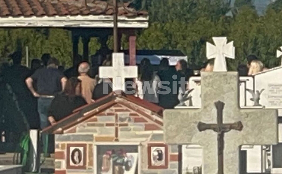 Σε κλίμα οδύνης η κηδεία του 72χρονου που δολοφονήθηκε από τον 76χρονο συγχωριανό του στη Σκύδρα