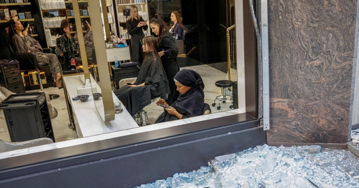 Kyiv: Resistance to fear – The image of a hairdresser shortly after the bloody attack of Russians