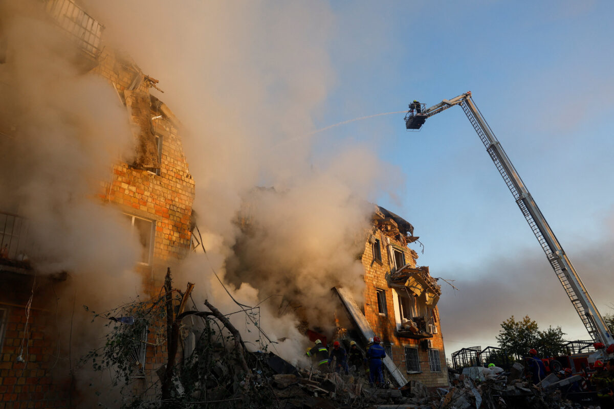 Mattled buildings in Kyiv by the Russian attack