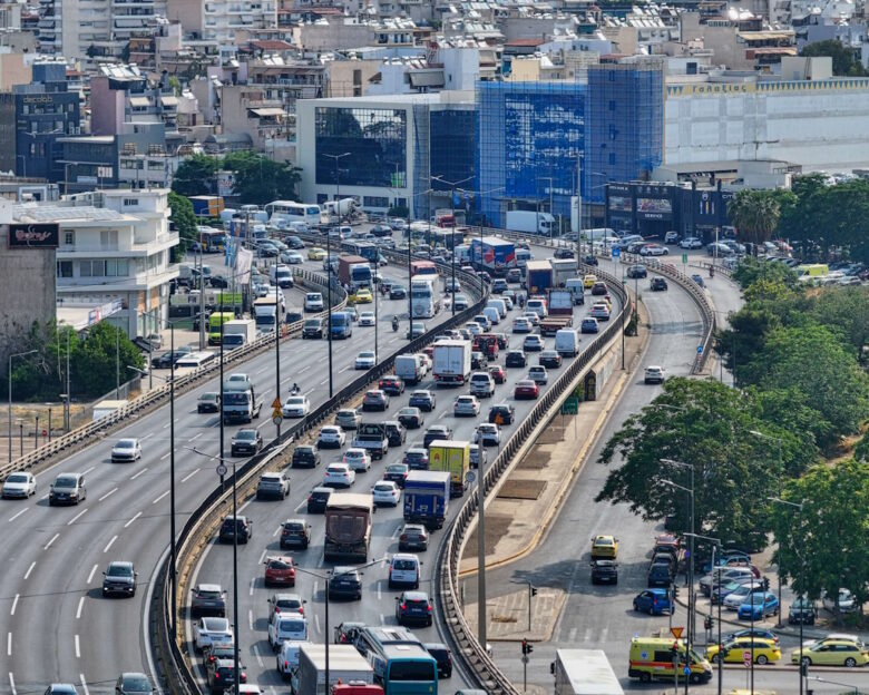 Σε εξέλιξη η έξοδος των αδειούχων του Αυγούστου – Πολύ αυξημένη κίνηση σε λιμάνια, διόδια, ΚΤΕΛ