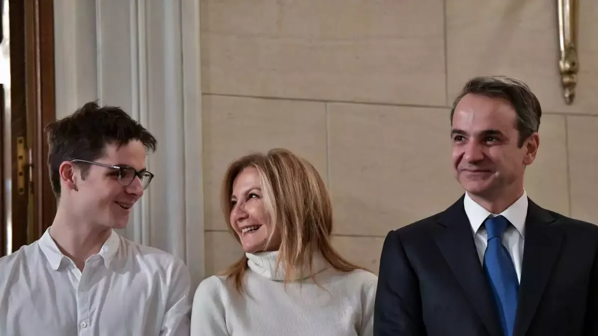 Ο Κωνσταντίνος Μητσοτάκης με τους γονείς του, Κυριάκο και Μαρέβα Μητσοτάκη