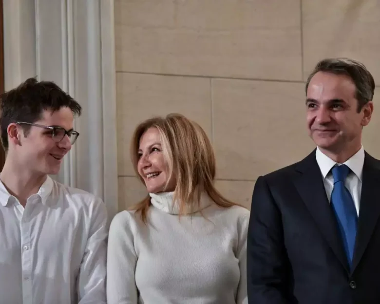 Οι ευχές του Κυριάκου και της Μαρέβας Μητσοτάκη στον γιο τους Κωνσταντίνο: «Χρόνια πολλά αγόρι μου» – «Αγάπη μου πάντα δίπλα σου»