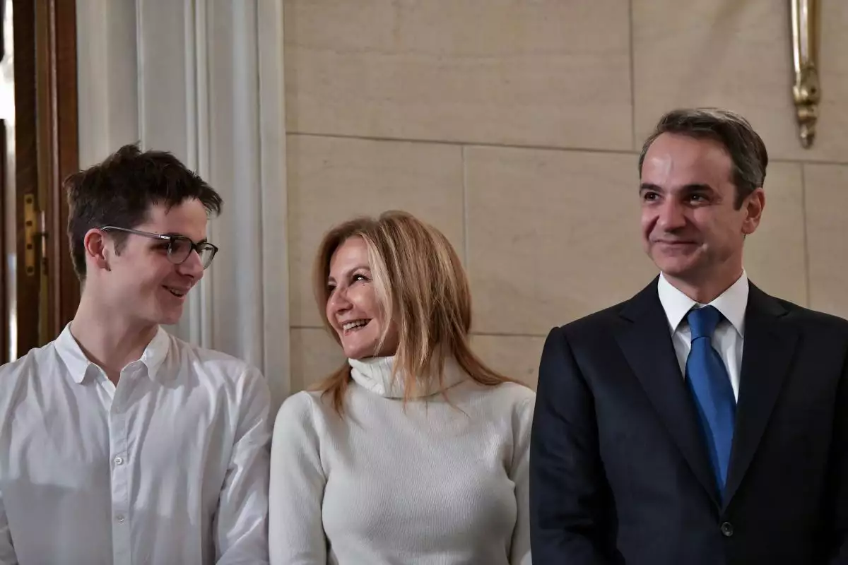 Ο Κωνσταντίνος Μητσοτάκης με τους γονείς του, Κυριάκο και Μαρέβα Μητσοτάκη