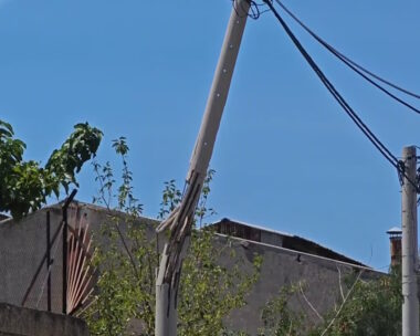 Η κολόνα που κινδυνεύει να πέσει στον Υμηττό