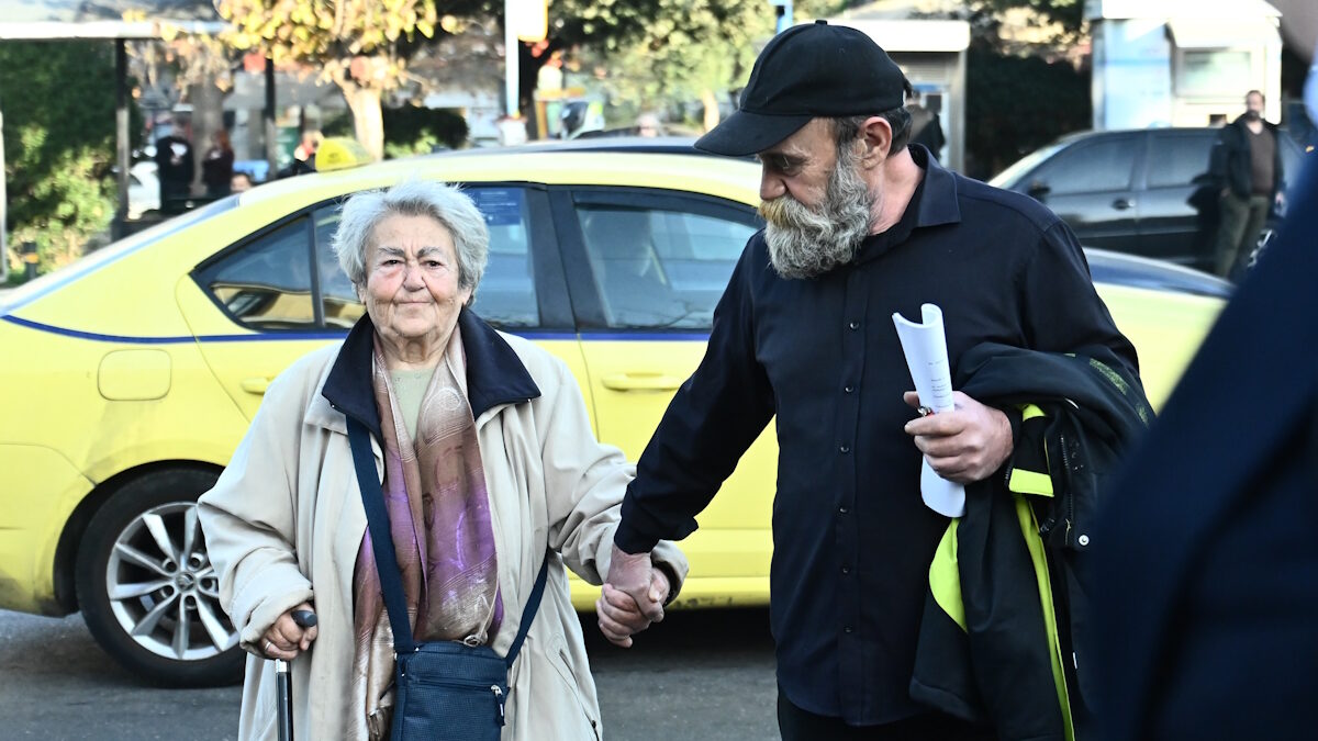 Ο Κωνσταντίνος Πολυχρονόπουλος με τη μητέρα του