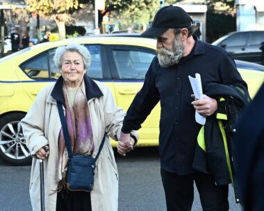Ο Κωνσταντίνος Πολυχρονόπουλος με τη μητέρα του