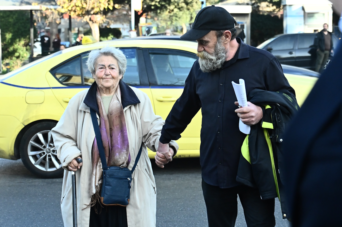 Ο Κωνσταντίνος Πολυχρονόπουλος με τη μητέρα του