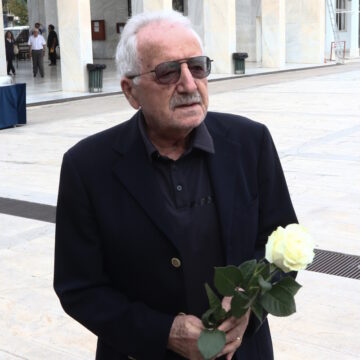 Ο Κώστας Γείτονας