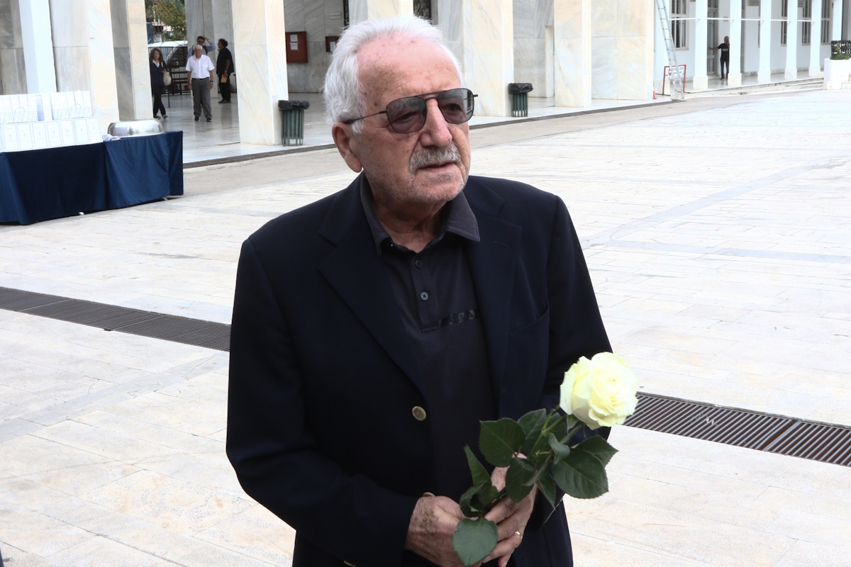 Ο Κώστας Γείτονας